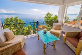 OPATIJA- luksuzan penthouse, sa terasom 80 m2, okućnicom 180 m2, parkingom, 150 m od mora, Opatija, Daire