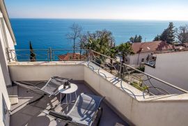 OPATIJA- luksuzan penthouse, sa terasom 80 m2, okućnicom 180 m2, parkingom, 150 m od mora, Opatija, Daire