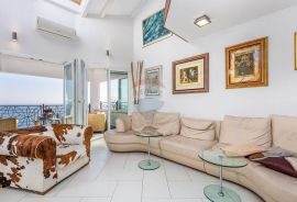 OPATIJA- luksuzan penthouse, sa terasom 80 m2, okućnicom 180 m2, parkingom, 150 m od mora, Opatija, Daire