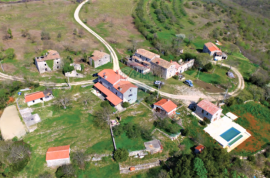 Istra,Grožnjan-Impozantno imanje za investiciju, Grožnjan, Terreno