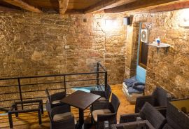 Rovinj,centar,kuća sa poslovnim prostorom-caffe bar-96m2, Rovinj, Kuća