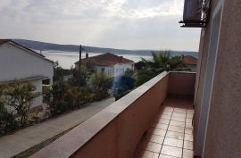 RAB-kuća sa 8 apartmana, Rab, House