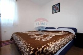 OMIŠALJ-Villa sa 7 apartmana na 100 metara do mora, Omišalj, Дом