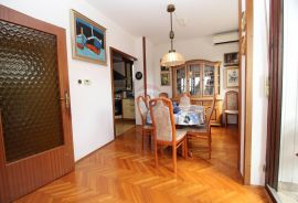 Samostojeća kuća s 2 uređena stana, potkrovljem, prizemljem i 2900m2 okućnice, Rijeka, Casa