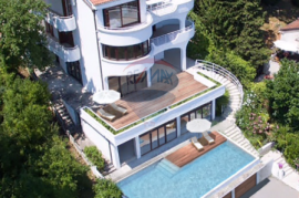 OPATIJA - prekrasna vila sotvorenim pogledom na Kvarner, Opatija, Casa