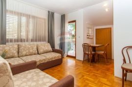 MALI LOŠINJ - VILA SA 10 APARTMANA NA RIJETKOJ I ATRAKTIVNOJ LOKACIJI, Mali Lošinj, Дом