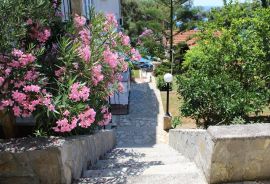 MALI LOŠINJ - VILA SA 10 APARTMANA NA RIJETKOJ I ATRAKTIVNOJ LOKACIJI, Mali Lošinj, Дом