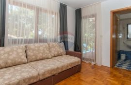 MALI LOŠINJ - VILA SA 10 APARTMANA NA RIJETKOJ I ATRAKTIVNOJ LOKACIJI, Mali Lošinj, Дом