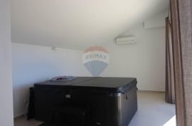 ISTRA,ROVINJ - PREDIVAN KOMFORAN PENTHOUSE S JOŠ LJEPŠIM POGLEDOM!, Rovinj, Appartment