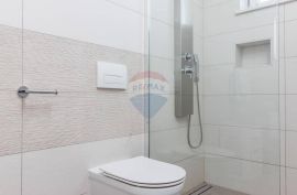 ISTRA, MEDULIN, moderna apartmanska kuća na top lokaciji, Medulin, بيت