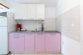 Istra, Medulin- Apartmanska kuća 50m od mora, Medulin, Kuća