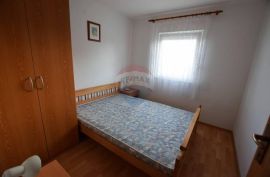 Kuća Šilo sa pet apartmana, Dobrinj, بيت