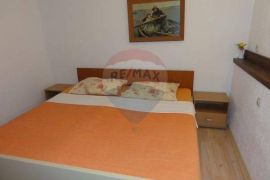 Istra, Medulin- Apartmanska kuća 150m od mora, Medulin, Ev