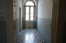 PULA, CENTAR, trosoban  stan  od 77 m2, Pula, Apartamento