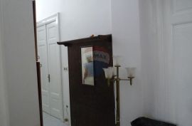 PULA, CENTAR, trosoban  stan  od 77 m2, Pula, Apartamento