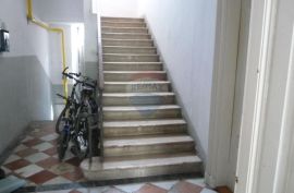 PULA, CENTAR, trosoban  stan  od 77 m2, Pula, Apartamento