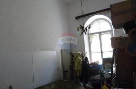 PULA, CENTAR, trosoban  stan  od 77 m2, Pula, Apartamento