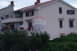 ISTRA,Fažana, kuća sa apartmanima i pogledom na more, Fažana, Дом