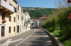 Bakar - centar, starina sa zemljištem 3100 m2, Bakar, Famiglia