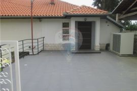 OPATIJA - STAN 240m2 - PARKING - NAJAM, Opatija, Appartment