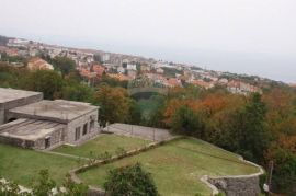 REŠETARI - posjed sa 3 kuće i 9.000 m2 građevinskog zemljišta (dozvola za starački dom), Kastav, Ev