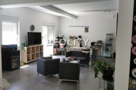 Zemun, Batajnica, Majora Zorana Radosavljevića, 3.0, 105m2 I plus 105 m2 podruma, Zemun, Commercial property