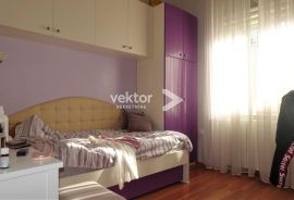 Pećine, stan s okućnicom i garažom, u staroj vili, Rijeka, Wohnung