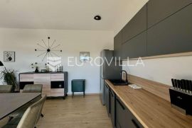 Istra, Pula, moderan stan u novogradnji s bazenom NKP 115 m2, Pula, Appartment