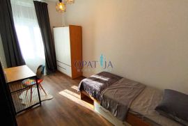 Moderno uređen peterosoban stan (4S+DB) sa velikim balkonom, Rijeka, Appartment