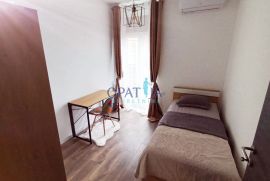 Moderno uređen peterosoban stan (4S+DB) sa velikim balkonom, Rijeka, Appartment