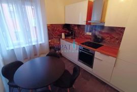 Moderno uređen peterosoban stan (4S+DB) sa velikim balkonom, Rijeka, Appartment