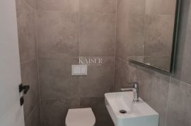 Crikvenica, centar - stan 2S+DB sa liftom, Crikvenica, Appartement