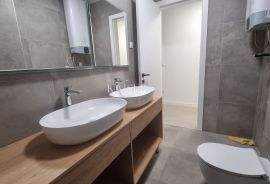 Crikvenica, centar - stan 2S+DB sa liftom, Crikvenica, Appartement