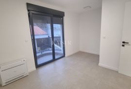 Crikvenica, centar - stan 2S+DB sa liftom, Crikvenica, Appartement