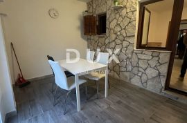 ZADAR, SABUNIKE - Kuća sa 6 apartmana - Prilika za investiciju!, Privlaka, Famiglia