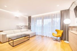 Zagreb, Trnjanska, luksuzan trosobni stan, prvi najam, NKP 100 m2 + GPM, Zagreb, Flat