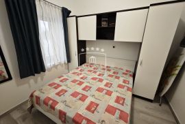 Lukovo Šugarje - vrhunska renovirana katnica PRVI RED DO MORA!! 880.000€, Starigrad, بيت