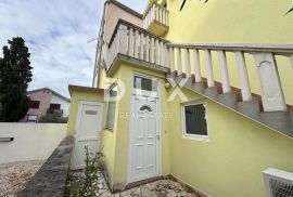 ZADAR, SABUNIKE - Kuća sa 3 apartmana, Privlaka, Ev