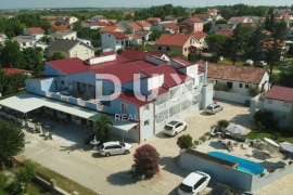 ZADAR, SABUNIKE - Hotel 200 metara od mora! Uhodan posao! Prilika za investiciju!, Privlaka, Εμπορικά ακίνητα