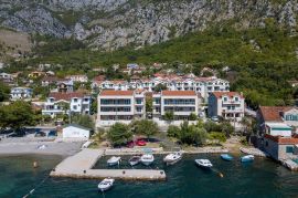 Stan u Risnu prvi red do mora, Kotor, Wohnung