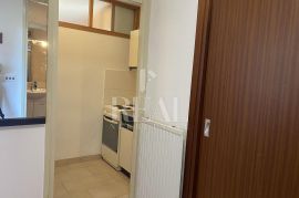 Simpatičan stan za prodaju na Srdočima 1SKL   38 M2, Rijeka, Apartamento