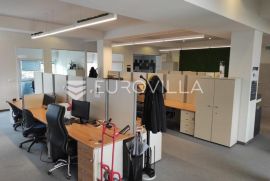 Zagreb, Rudeš, poslovni prostor NKP 457 m2 + 9 VPM unutar poslovne zgrade, Zagreb, Propiedad comercial