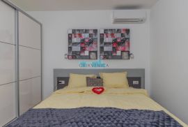 SELCE - STAN U ZGRADI SA LIFTOM, Crikvenica, Appartement