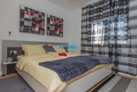 SELCE - STAN U ZGRADI SA LIFTOM, Crikvenica, Appartement