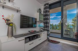 SELCE - STAN U ZGRADI SA LIFTOM, Crikvenica, Appartement