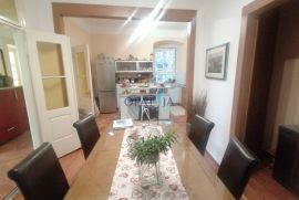 Rijeka, centar - gospodski stan u centru + odvojena garsonijera, Rijeka, Appartment