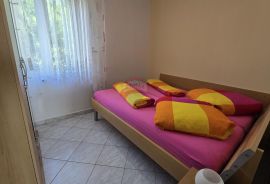 Vodice, apartmanska kuća sa 7 apartmana i ljetnom kuhinjom, Vodice, Casa