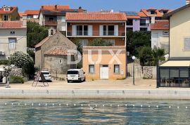 OTOK CRES GRAD CRES, obiteljsko imanje na jedinstvenoj lokaciji, Cres, Maison