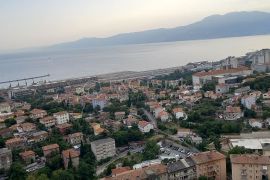 Rijeka, Rastočine, 3s+db 86 m2 sa balkonom i pogledom na more, Rijeka, Daire