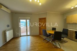 Pula, Valmade, obiteljski stan na mirnoj lokaciji NKP 59,99 m2, Pula, Flat